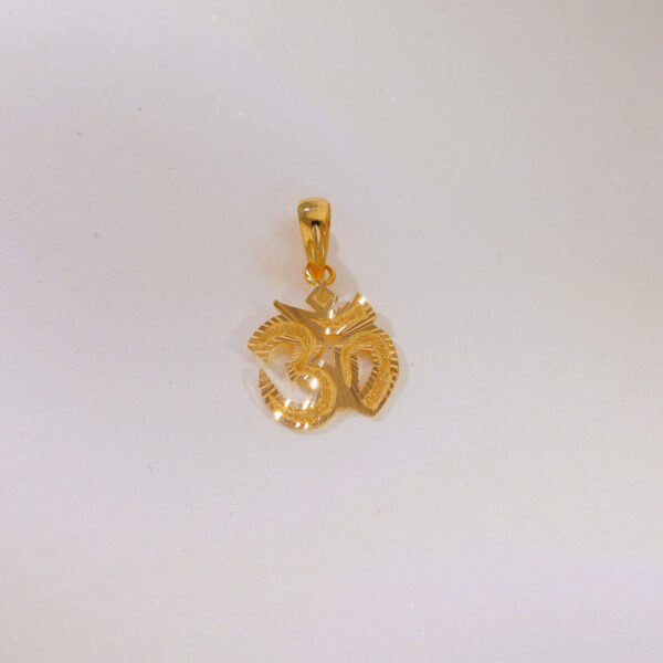The Om Gold Pendent - Image 2