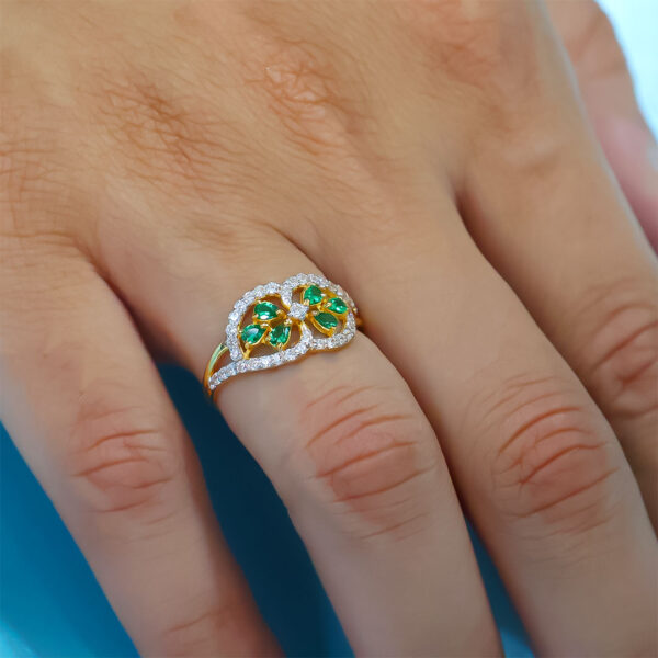 Emerald Stone With Solitaire Ring - Image 5