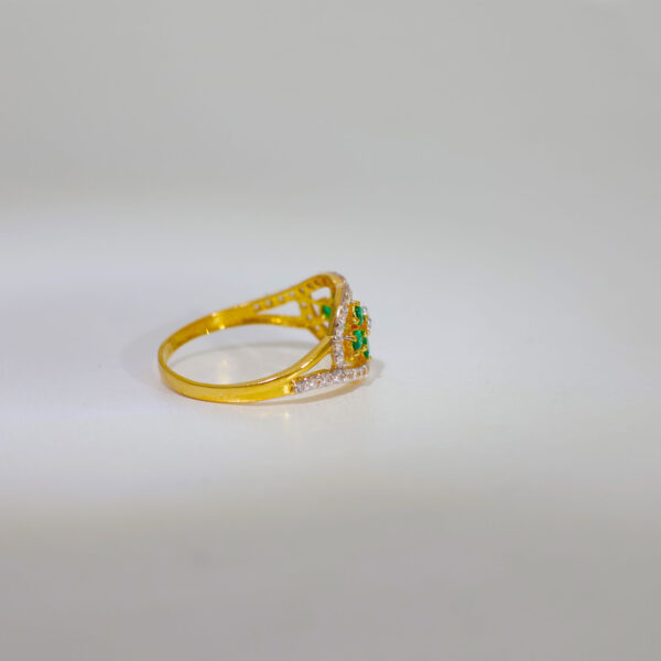 Emerald Stone With Solitaire Ring - Image 3