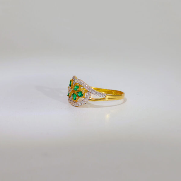 Emerald Stone With Solitaire Ring - Image 2