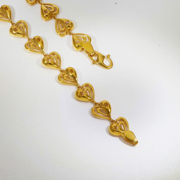 Stylish Gold Heart Ladies Bracelet - Image 3
