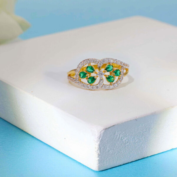 Emerald Stone With Solitaire Ring - Image 4