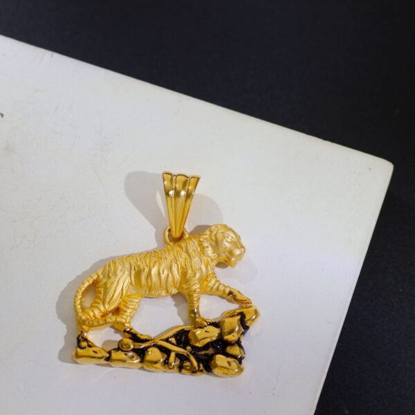 Panther Gold Gents Pendent - Image 3