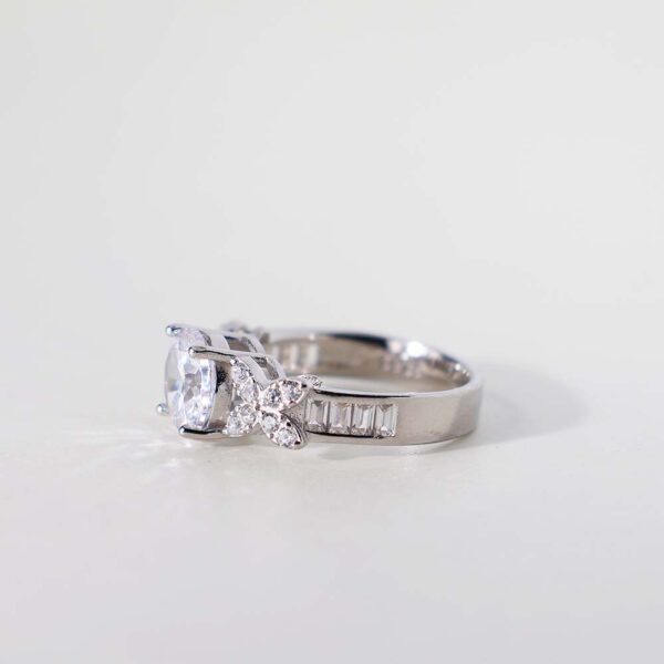 Fluttering Sparkle Ring - Image 3