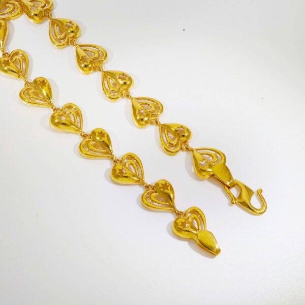 Stylish Gold Heart Ladies Bracelet - Image 2