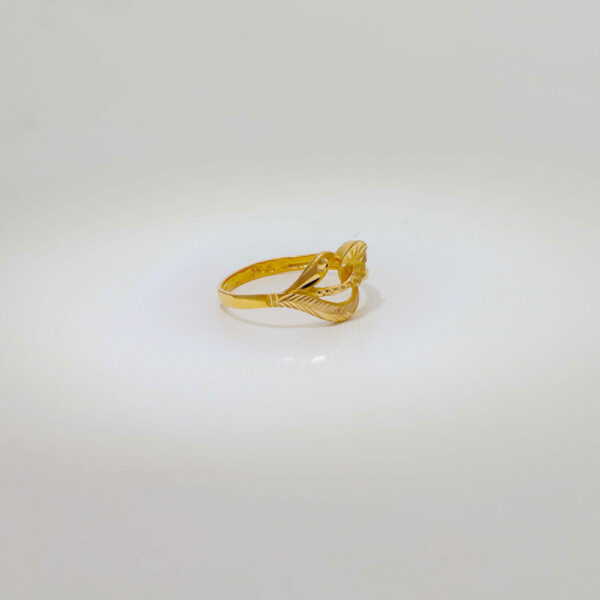 The Aanya Leaf Ladies Ring - Image 3