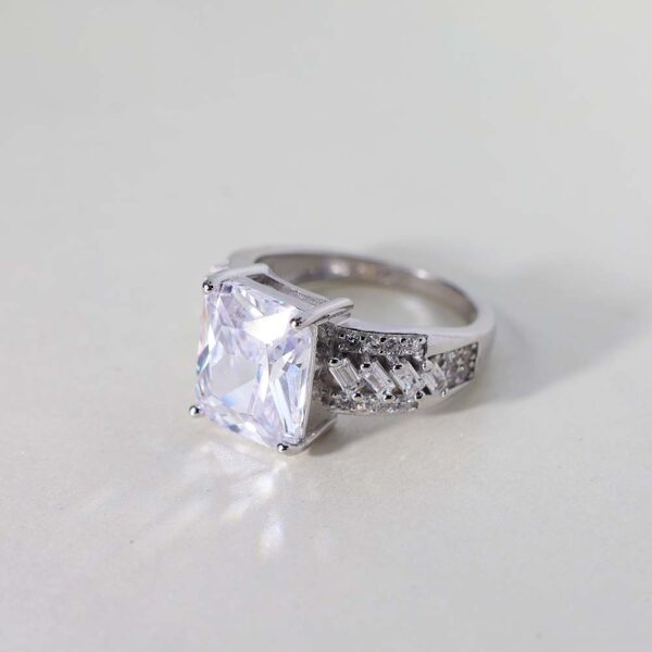 Radiant Majesty Ring - Image 2
