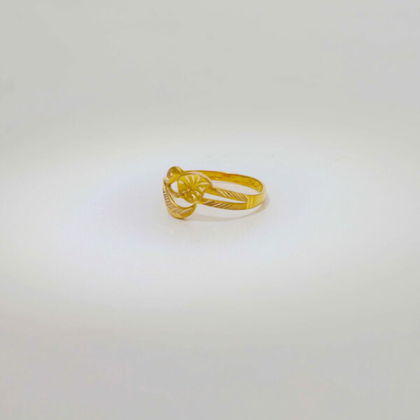 The Aanya Leaf Ladies Ring - Image 2