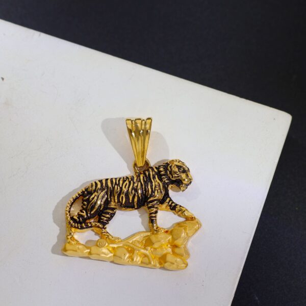 Antique Gold Panther Gents Pendent - Image 4