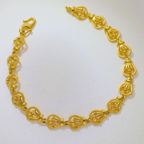 Stunning Intricate Gold Bracelet - Image 4