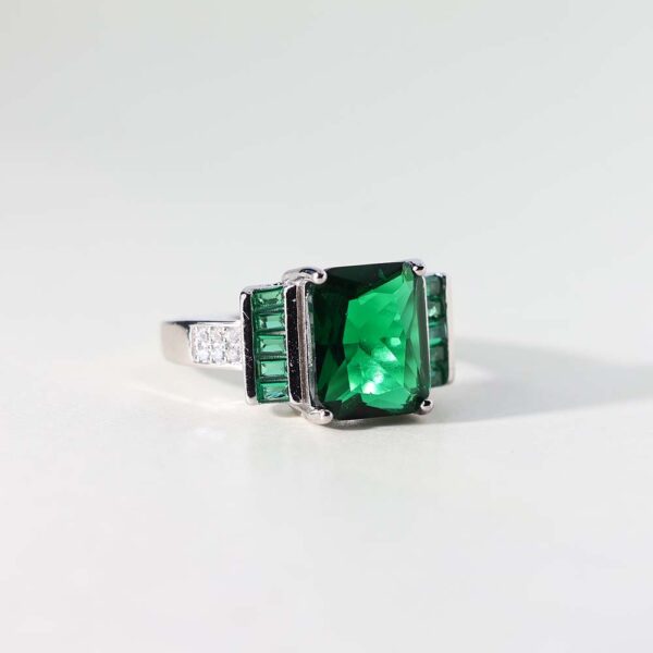 Emerald Empress Ring - Image 3