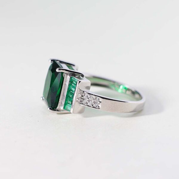 Emerald Empress Ring - Image 4