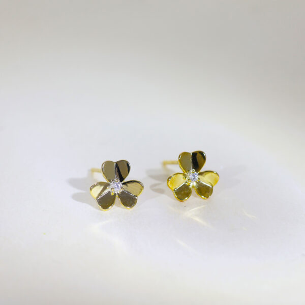 Traditional Gold Jhumka Earrings