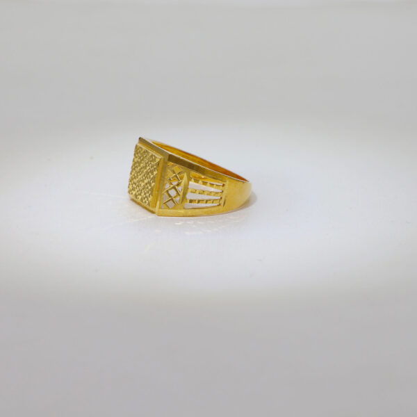 Grand Forming Gold Finger Ring - Image 3