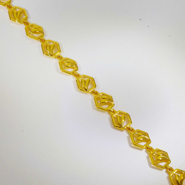 Elegant Gold Heart Ladies Bracelet