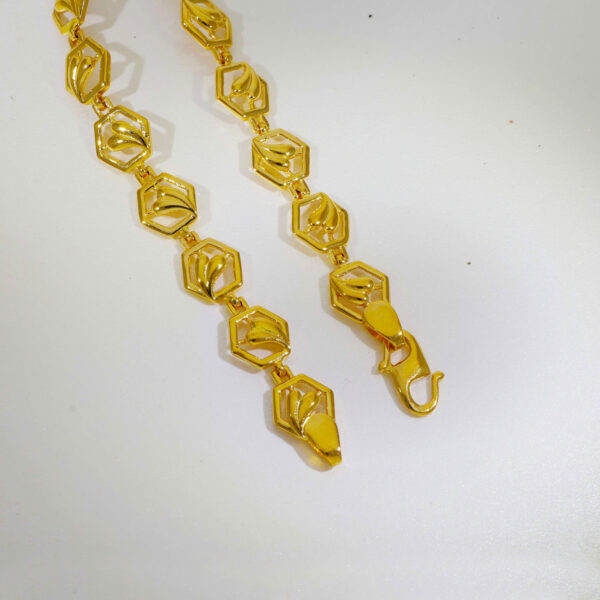 Elegant Gold Heart Ladies Bracelet - Image 2