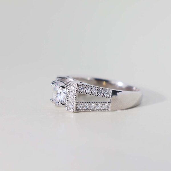 Heirloom Style Ring - Image 4