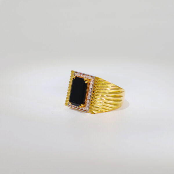 Black Stone Gold Gents Ring - Image 2