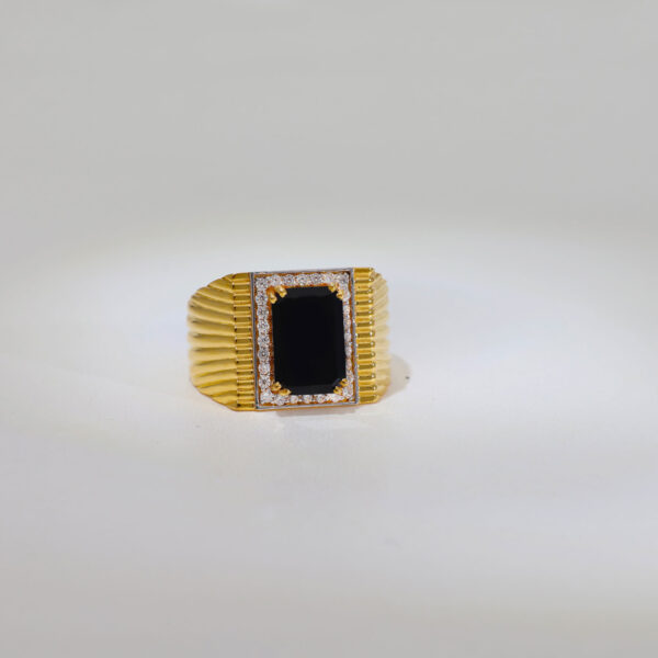 Black Stone Gold Gents Ring - Image 3