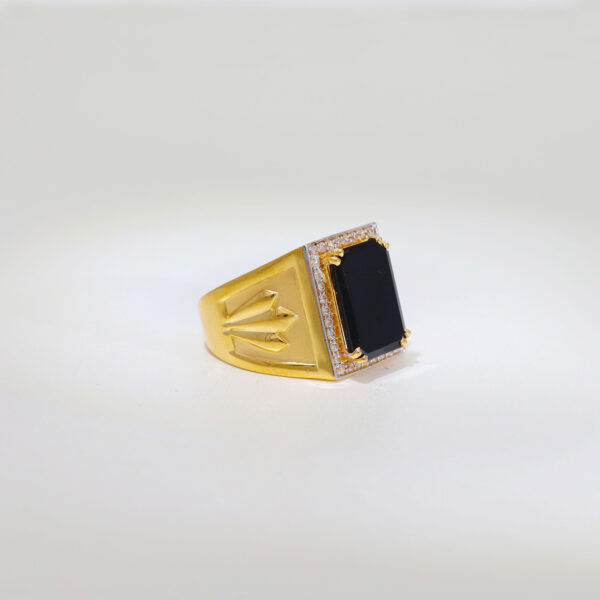 Unique Black Stone Gold Gents Ring - Image 2
