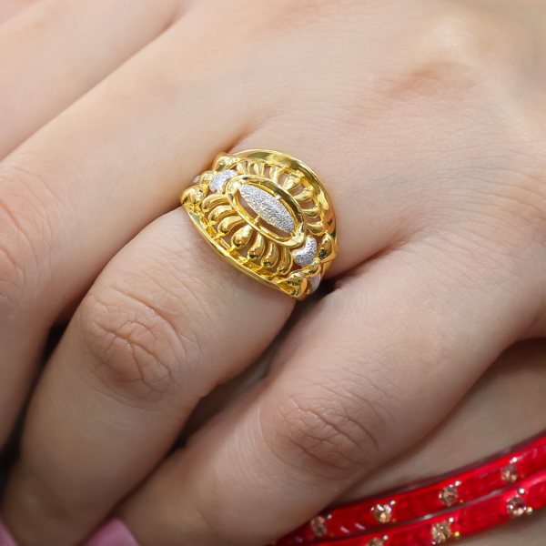 Symmetrical Floral Dome Ring - Image 5
