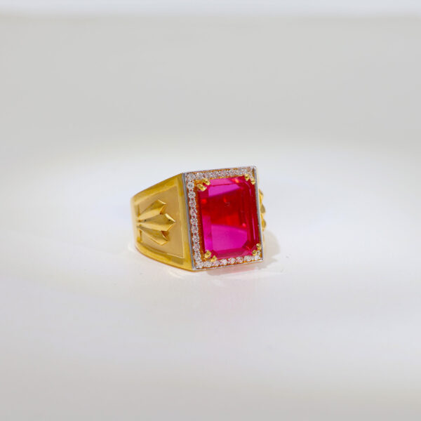 Designer Pink stone Gents Ring