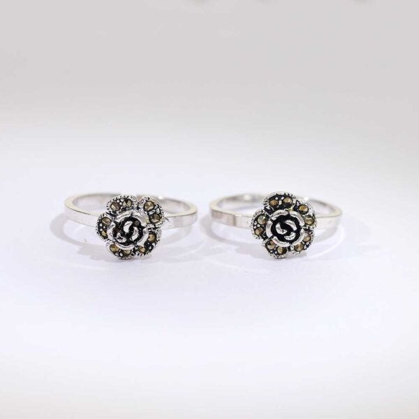 Rose Aura Toe Rings - Image 2