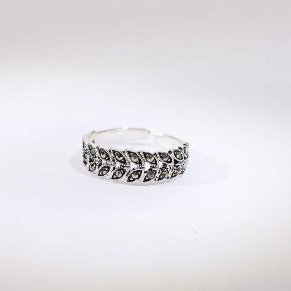 Tribal Elegance Toe Rings - Image 3