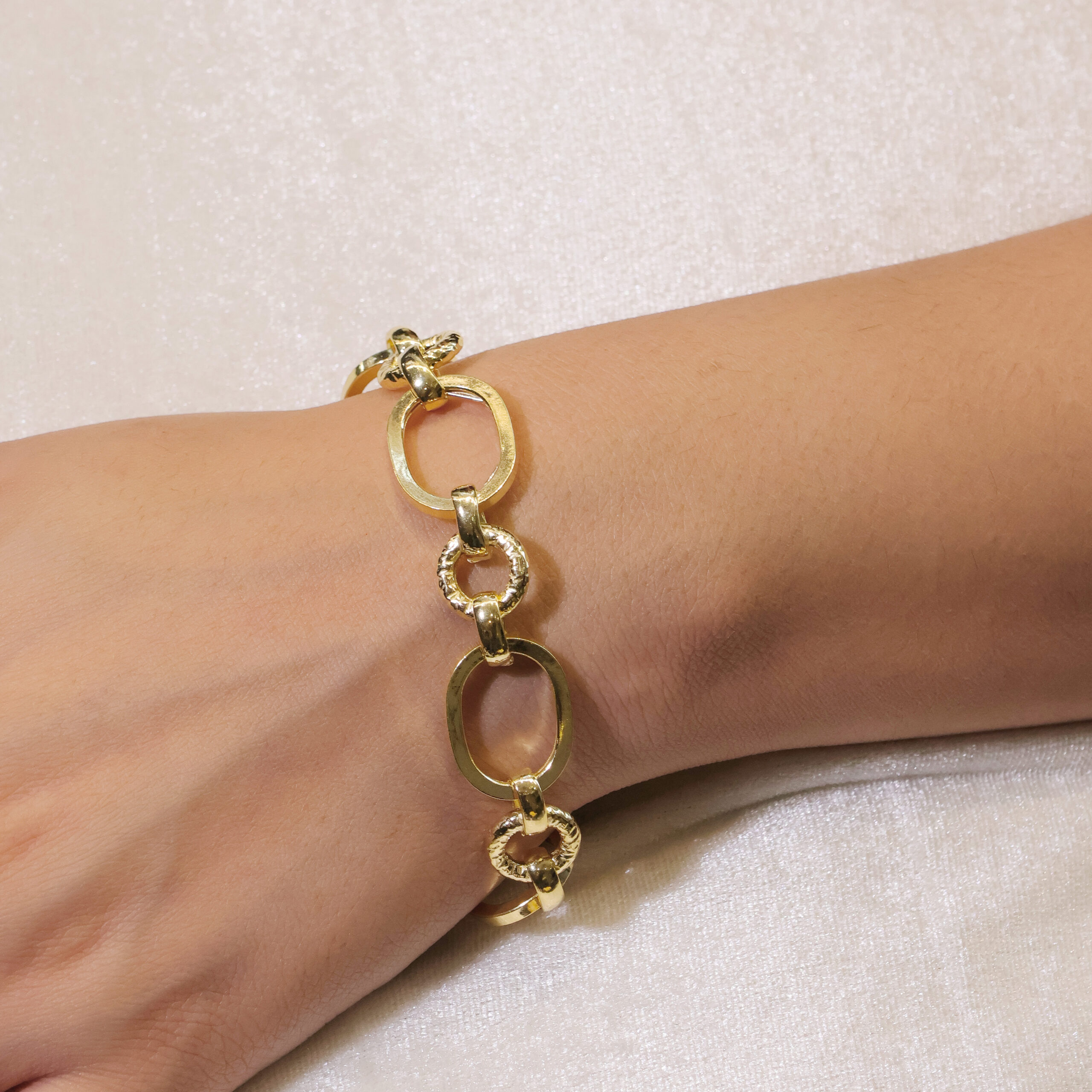 Golden Oval Yellow Gold Bracelet