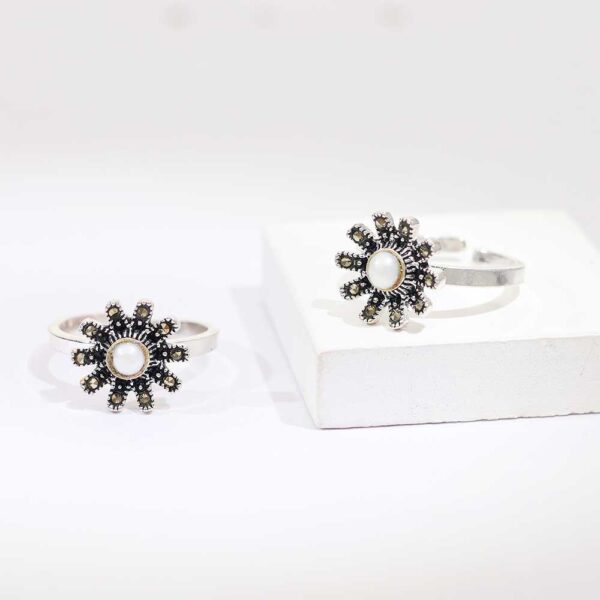Daisy Whirl Toe Rings - Image 5