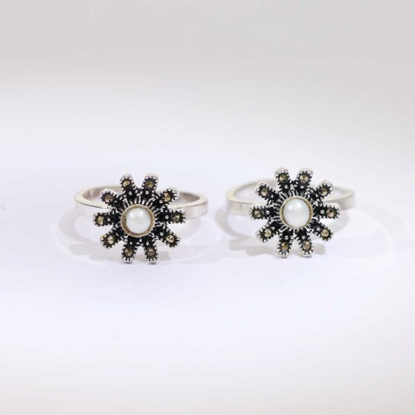 Daisy Whirl Toe Rings - Image 2