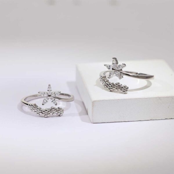 Petal Touch Silver Toe Rings - Image 5