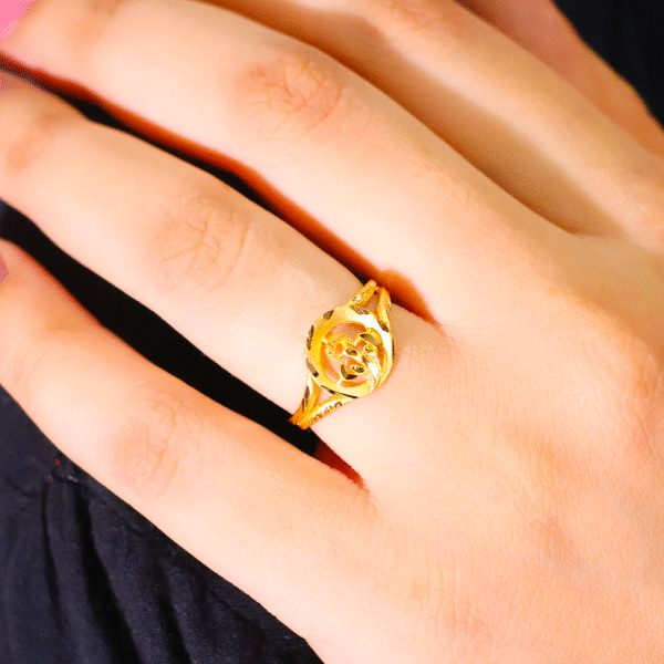 Unique And Fancy Ladies Gold Ring - Image 5