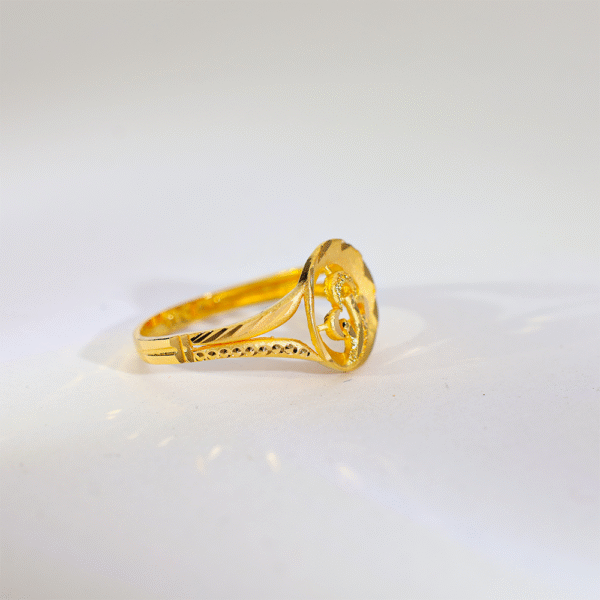 Unique And Fancy Ladies Gold Ring - Image 3