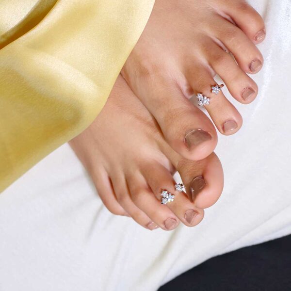 Frost Petal Toe Rings