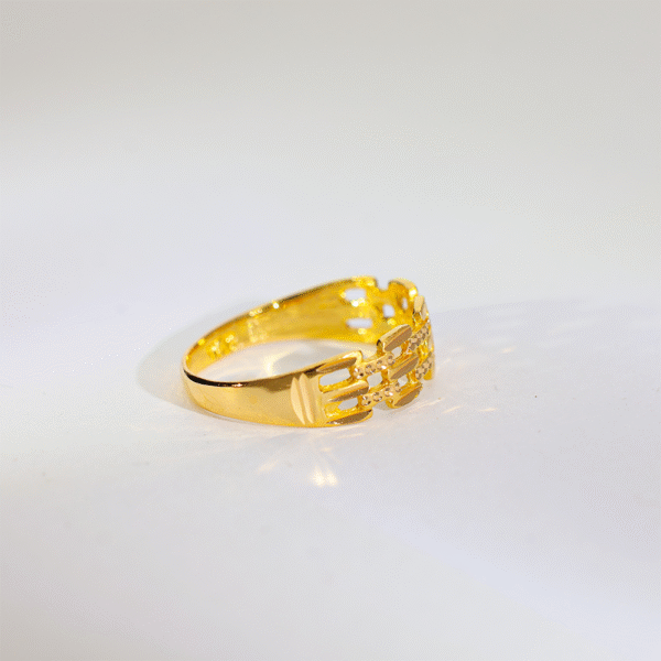 Chic Blockchain Gold Ring - Image 3