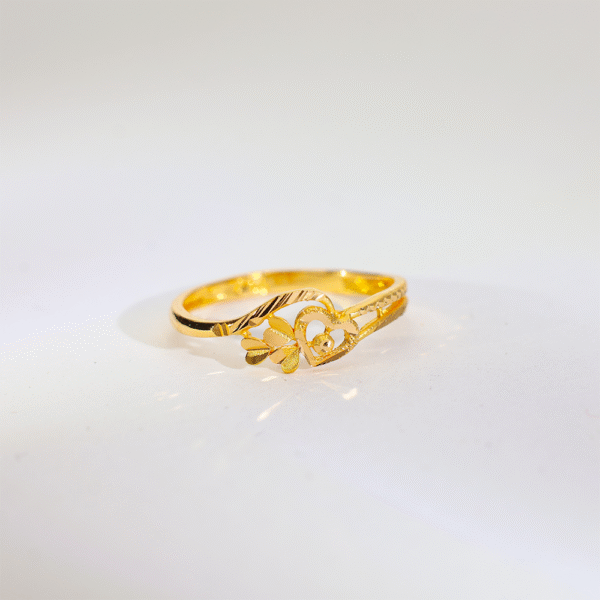 Party Wear Gold Ladies Ring