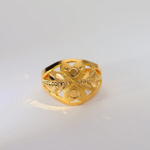 Elegant Crosscut Ladies Ring