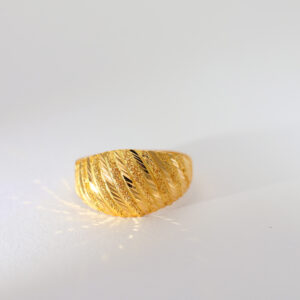 Golden Swirl Ladies Ring