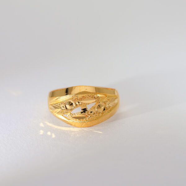 Velvet Glow Ladies Ring