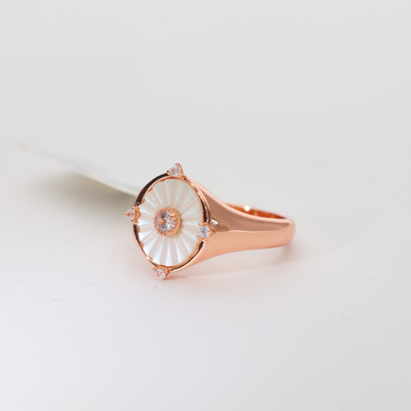 Radiant Rosegold Ring - Image 3