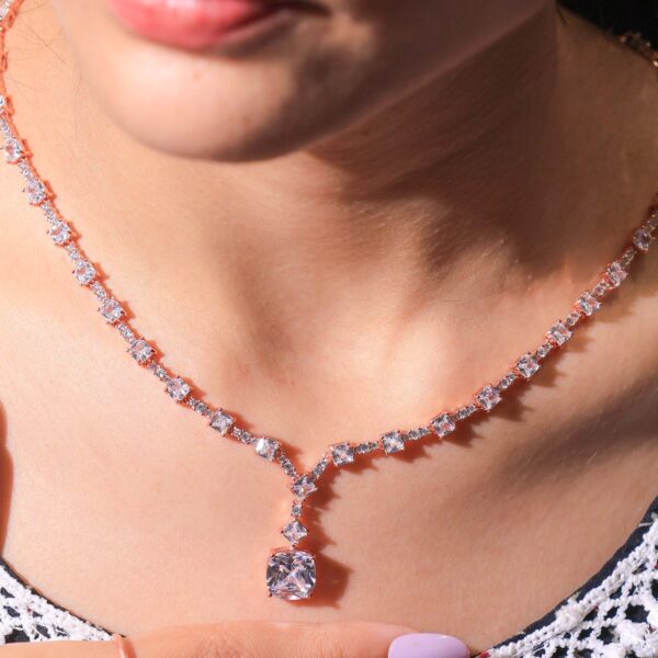 Starluxe Solitaire Rosegold Necklace