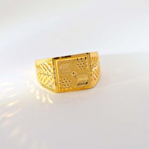 The Golden Crest Mosaic Ring