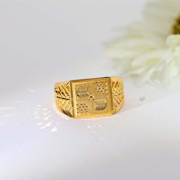 The Golden Crest Mosaic Ring - Image 2