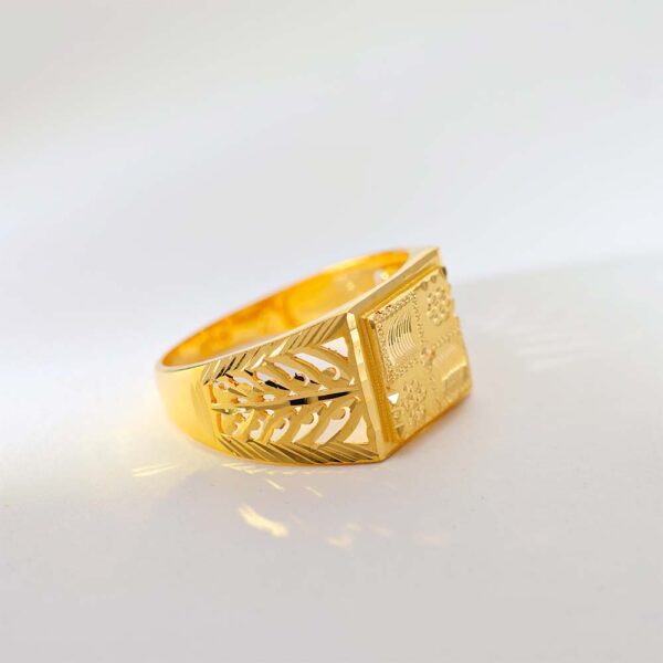 The Golden Crest Mosaic Ring - Image 3