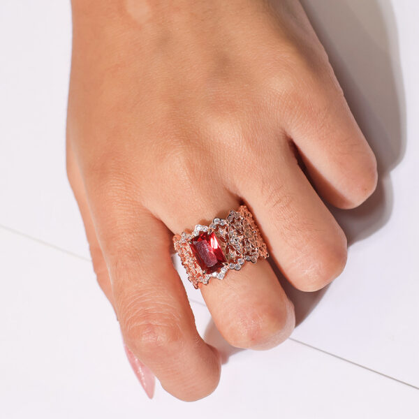 Rosaria Crown Rosegold Ring