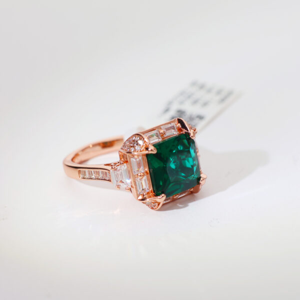 GlintEmerald Rosegold Ring - Image 3