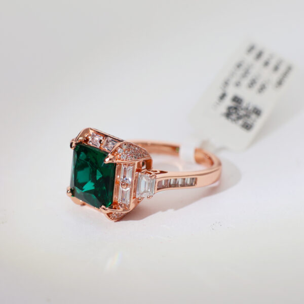 GlintEmerald Rosegold Ring - Image 4