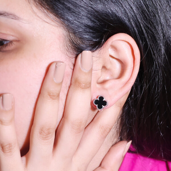 Midnight Clover Necklace Set - Image 4