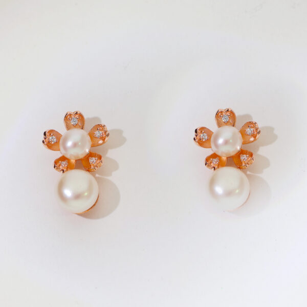 Pearlette Glow Rosegold Earring - Image 2